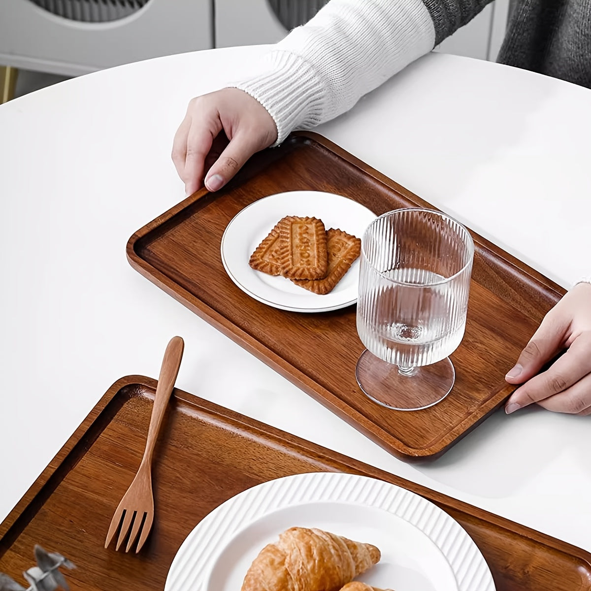 Plateau de service en noyer — 39 x 29 cm