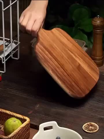 Planche à découper en acacia à poignée — modèle 3
