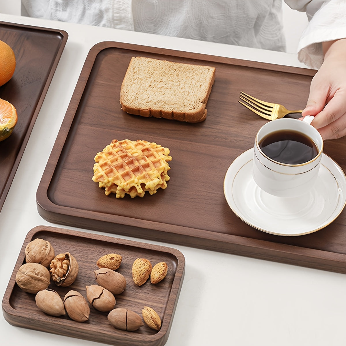 Plateau de service en noyer — 39 x 29 cm